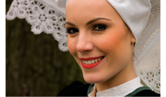 Etno plakat HTZ-a s motivom paške nošnje (Foto: htz.hr)