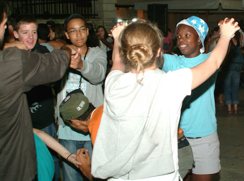 Pet Tambura na Narodnom trgu