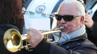 Zadar, 221212.
Predblagdansko subotnje jutro na zadarskom Poluotoku bilo je bogato raznim dogadjanjima. U isto vrijeme su zadarski zborovi, limena glazba i pojedini pjevaci udruzili snage te izvodili Bozicne pjesme.
Na fotografiji: gradska limena glazba. Zadar, 221212.
Predblagdansko subotnje jutro na zadarskom Poluotoku bilo je bogato raznim dogadjanjima. U isto vrijeme su zadarski zborovi, limena glazba i pojedini pjevaci udruzili snage te izvodili Bozicne pjesme.
Na fotografiji: gradska limena glazba.