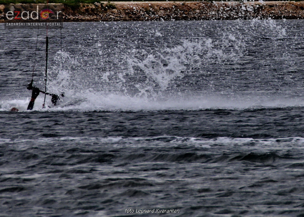 Kiteri guštali u refulima ninske bure Kiteri guštali u refulima ninske bure
