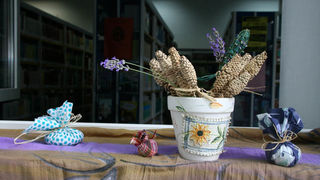 Danas je održana kreativna radionica za velike i male u organizaciji Dječjeg odjela Gradske knjižnice Zadar: izrada stručaka i jastučića od lavande od 10-12 h. Radionicu je vodila gospođa Jadranka Plantak. Foto by Lucija Juravic Danas je održana kreativna radionica za velike i male u organizaciji Dječjeg odjela Gradske knjižnice Zadar: izrada stručaka i jastučića od lavande od 10-12 h. Radionicu je vodila gospođa Jadranka Plantak. Foto by Lucija Juravic