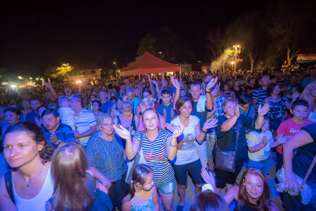 U Posedarju održana 2. “Fešta od ribe i vina” U Posedarju održana 2. “Fešta od ribe i vina”