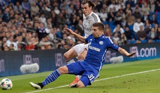Matija Nastasić i Gareth Bale, foto: schalke04.de