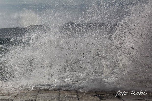 Olujno jugo na zadarskoj rivi 5. studenog 2014. Foto: Roberto Lerga Olujno jugo na zadarskoj rivi 5. studenog 2014. Foto: Roberto Lerga