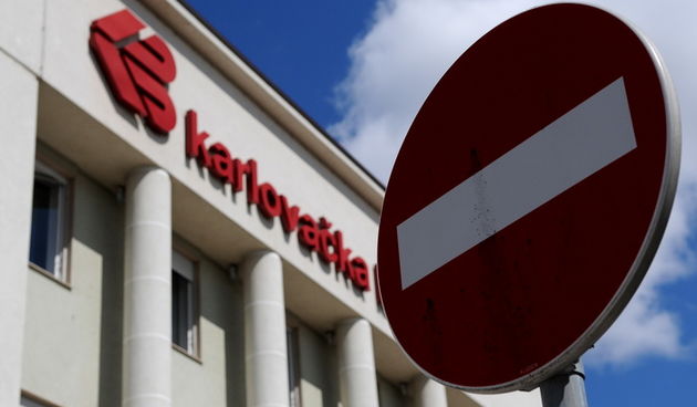 Karlovac, 100413.
Zgrada centralne poslovnice Karlovacke banke.
Na slici: Karlovacka banka.
Foto: Robert Fajt / CROPIX