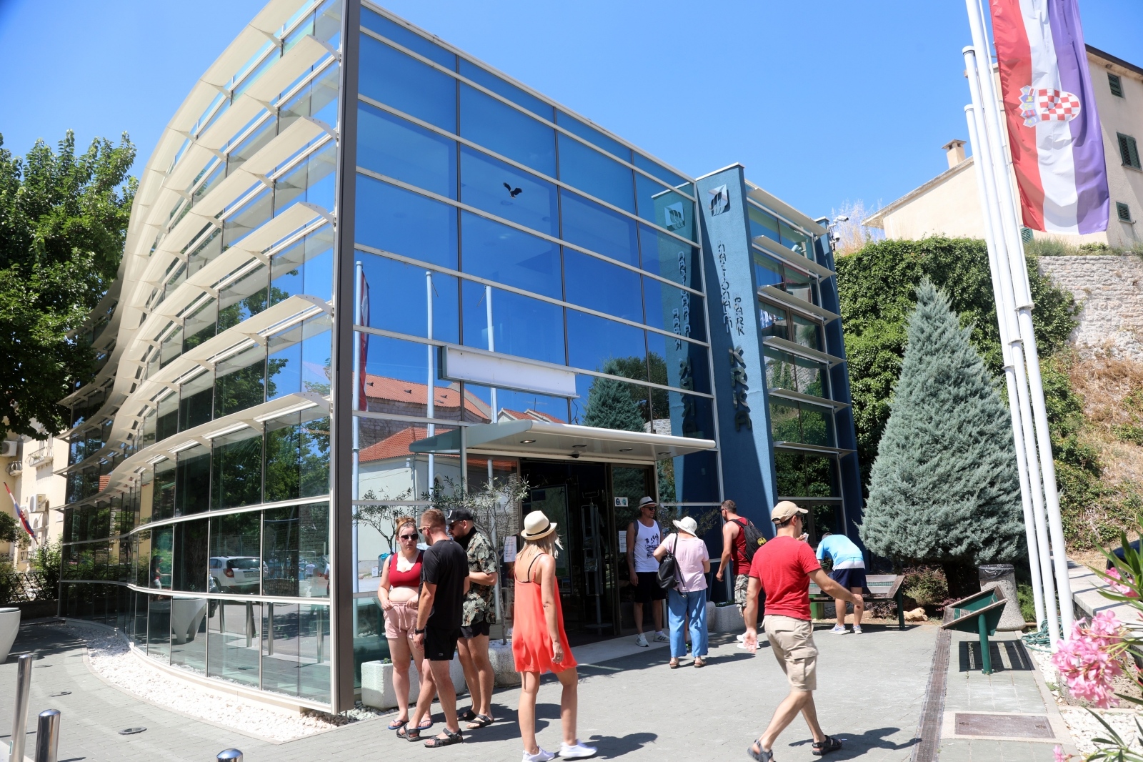 Skradin pun turista, za posjet Nacionalnom parku Krka čeka se u redu Skradin pun turista, za posjet Nacionalnom parku Krka čeka se u redu