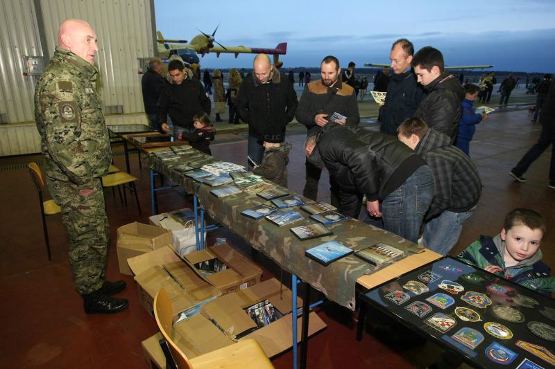 Noć otvorenih vrata u zrakoplovnoj bazi Zemunik, Foto: Dino Stanin/PIXSELL Noć otvorenih vrata u zrakoplovnoj bazi Zemunik, Foto: Dino Stanin/PIXSELL