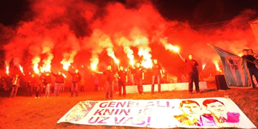 Bakljadom na Kninskoj tvrđavi proslavili rođendan generala Markača, foto-Cropix Bakljadom na Kninskoj tvrđavi proslavili rođendan generala Markača, foto-Cropix