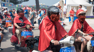 Spektakularni defile vespaša, foto: Vinko Pešić Spektakularni defile vespaša, foto: Vinko Pešić