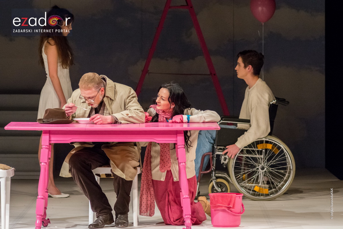 HNK Zadar: Premijera predstave “Moj sin samo malo sporije hoda” Drame plus