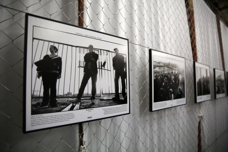 21.10.2013., Zadar – U Knezevoj palaci otvorena je izlozba Hrvatske novinske fotografije 2012. Photo: Filip Brala/PIXSELL 21.10.2013., Zadar – U Knezevoj palaci otvorena je izlozba Hrvatske novinske fotografije 2012. Photo: Filip Brala/PIXSELL