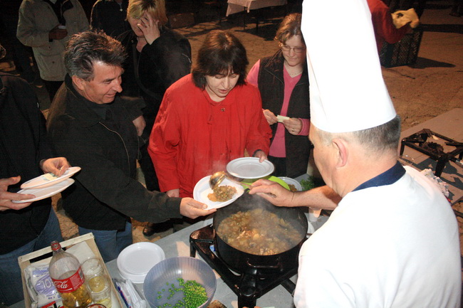 Banj: Poznati kuhaju s Renatom Kraljevom Banj: Poznati kuhaju s Renatom Kraljevom