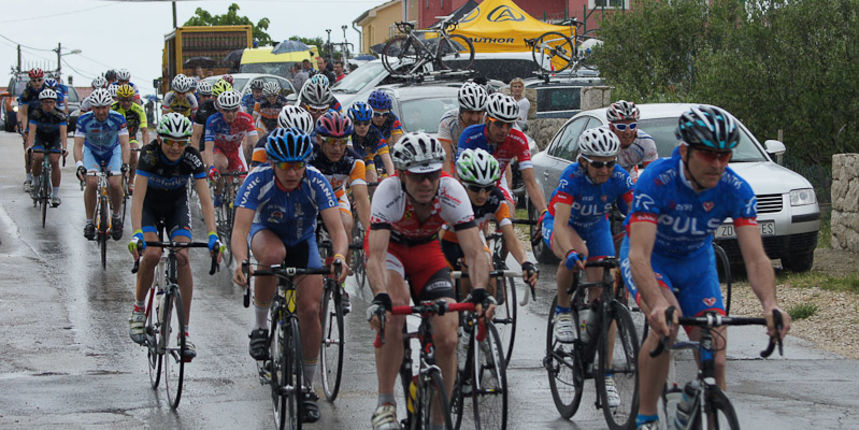 U organizaciji Biciklističkog kluba Zadar održana je po 55. put najdugovječnija zadarska cestovna biciklistička utrka “Velika Nagrada 1. Svibnja – Memorijal Damir Zdrilić” U organizaciji Biciklističkog kluba Zadar održana je po 55. put najdugovječnija zadarska cestovna biciklistička utrka “Velika Nagrada 1. Svibnja – Memorijal Damir Zdrilić”