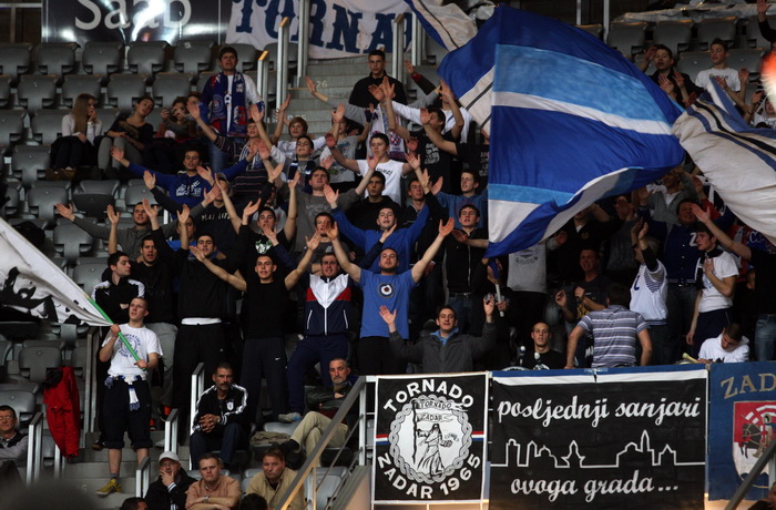 Zadar, 090313. Dvorana Kresimira Cosica. Utakmica 24.kola ABA lige, KK Zadar – KK Radnicki. Na fotografiji: navijaci Zadra Tornado.Foto: Jure Miskovic / CROPIX Zadar, 090313. Dvorana Kresimira Cosica. Utakmica 24.kola ABA lige, KK Zadar – KK Radnicki. Na fotografiji: navijaci Zadra Tornado.Foto: Jure Miskovic / CROPIX