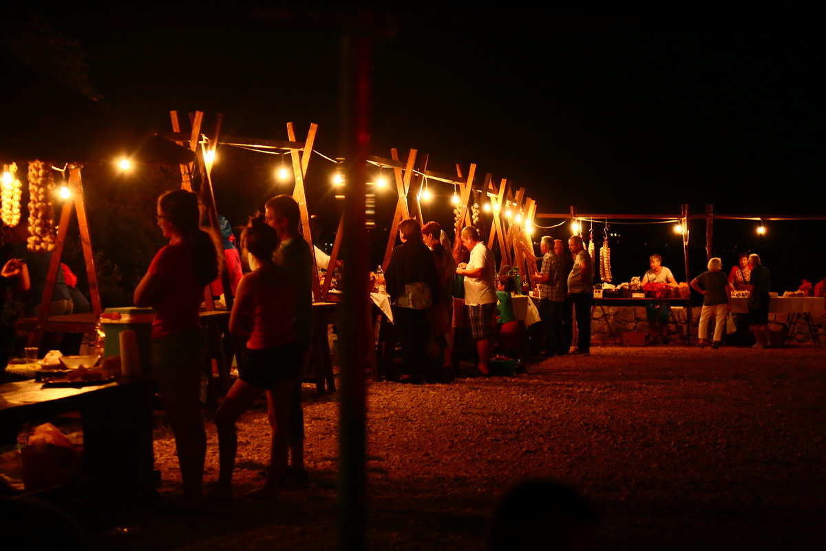 Na vidikovcu Kamenjak održan 5. Sajam lokalnih proizvoda ”Luka i igara” Na vidikovcu Kamenjak održan 5. Sajam lokalnih proizvoda ”Luka i igara”