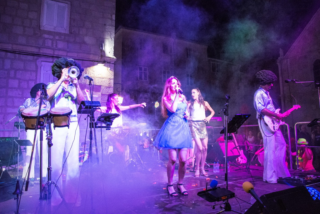 Paški ljetni karneval 2017 – maškarana povorka