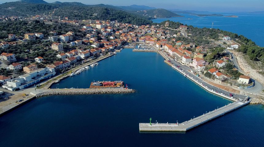 Pogled iz zraka na novu Luku Sali