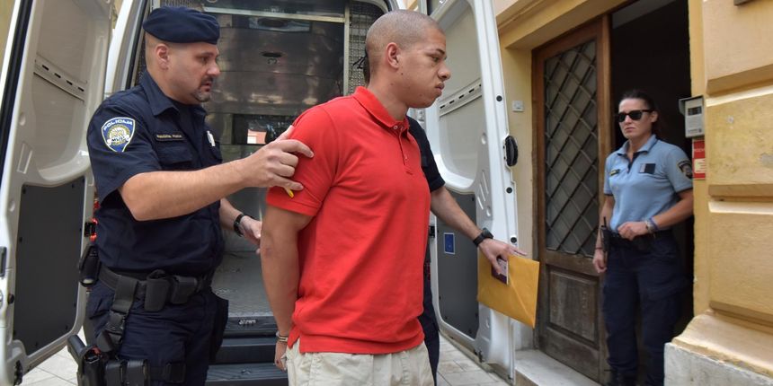 Na Županijski sud priveden osumnjičeni za ubojstvo britanskog državljanina na Zrću Na Županijski sud priveden osumnjičeni za ubojstvo britanskog državljanina na Zrću