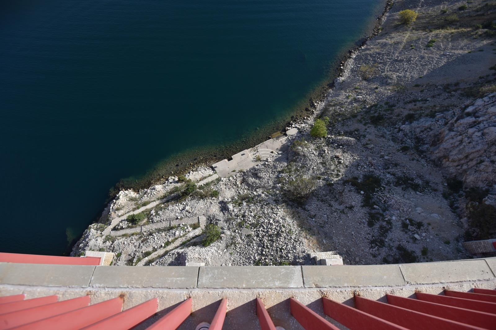 Skokom s Masleničkog mosta pilot kanadera počinio samoubojstvo