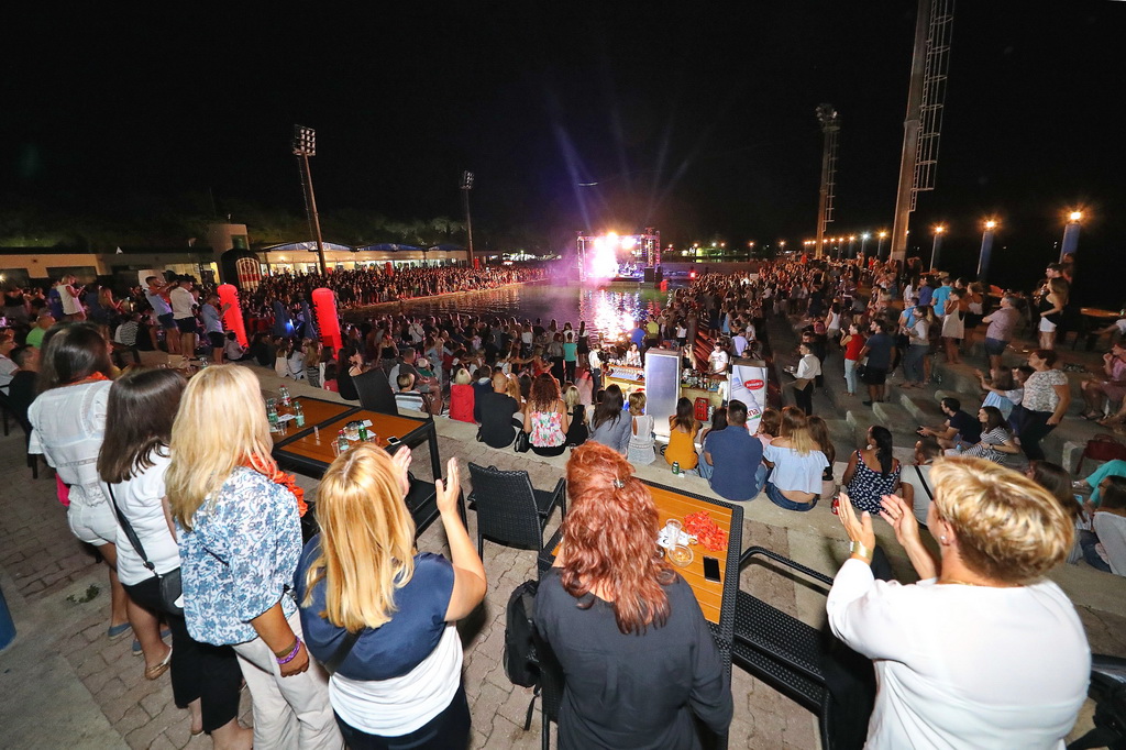 Čudesna Doris Dragović oduševila u Biogradu na Moru Čudesna Doris Dragović oduševila u Biogradu na Moru