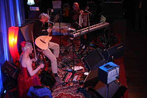 Darko Rundek u Arsenalu (foto:Saša Čuka) Darko Rundek u Arsenalu (foto:Saša Čuka)