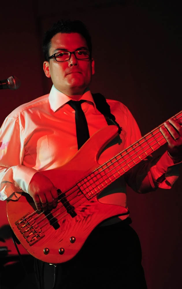 Zadar, 28.07.2011. snimio: Nenad Marčev
HIP HOP – JAZZ
SASKIA LAROO PROJECT (NL-USA-CRO- ITALY)
Saskia Laroo – trumpet, vocal
Warren Byrd – keyboards, vocal
MC Stewlocks Andy Ninvalle – rap, vocal
Daniel Guelli – bass guitar
Sin Banović – dr Zadar, 28.07.2011. snimio: Nenad Marčev
HIP HOP – JAZZ
SASKIA LAROO PROJECT (NL-USA-CRO- ITALY)
Saskia Laroo – trumpet, vocal
Warren Byrd – keyboards, vocal
MC Stewlocks Andy Ninvalle – rap, vocal
Daniel Guelli – bass guitar
Sin Banović – dr