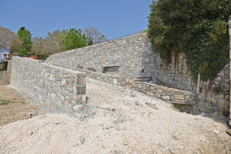 Pri kraju su radovi na obnovi prilaza fontani na Karmi.