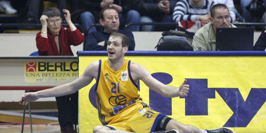 Zagreb, 300111.
Dvorana Drazen Petrovic.
Kosarkaska utakmica NLB lige izmedju klubova KK Zagreb i KK Partizan.
Na slici: Luka Zoric.
Foto: Goran Mehkek / Cropix Zagreb, 300111.
Dvorana Drazen Petrovic.
Kosarkaska utakmica NLB lige izmedju klubova KK Zagreb i KK Partizan.
Na slici: Luka Zoric.
Foto: Goran Mehkek / Cropix