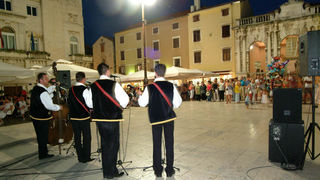 Pet Tambura na Narodnom trgu