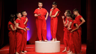 Igrajmo se: Zabranjeno mlađima od 15 strana A