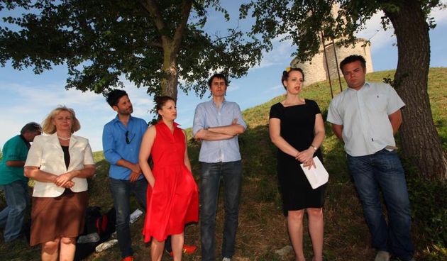 26.06.2013., Nin – Predstavljanje naslovnice, vizualnog identiteta i kreativnog tima najveceg kataloga na svijetu Neodoljiva Hrvatska, pored krunidbene crkve svetog Nikole u Ninu. Photo: Zeljko Mrsic/PIXSELL