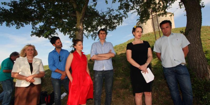 26.06.2013., Nin – Predstavljanje naslovnice, vizualnog identiteta i kreativnog tima najveceg kataloga na svijetu Neodoljiva Hrvatska, pored krunidbene crkve svetog Nikole u Ninu. Photo: Zeljko Mrsic/PIXSELL 26.06.2013., Nin – Predstavljanje naslovnice, vizualnog identiteta i kreativnog tima najveceg kataloga na svijetu Neodoljiva Hrvatska, pored krunidbene crkve svetog Nikole u Ninu. Photo: Zeljko Mrsic/PIXSELL