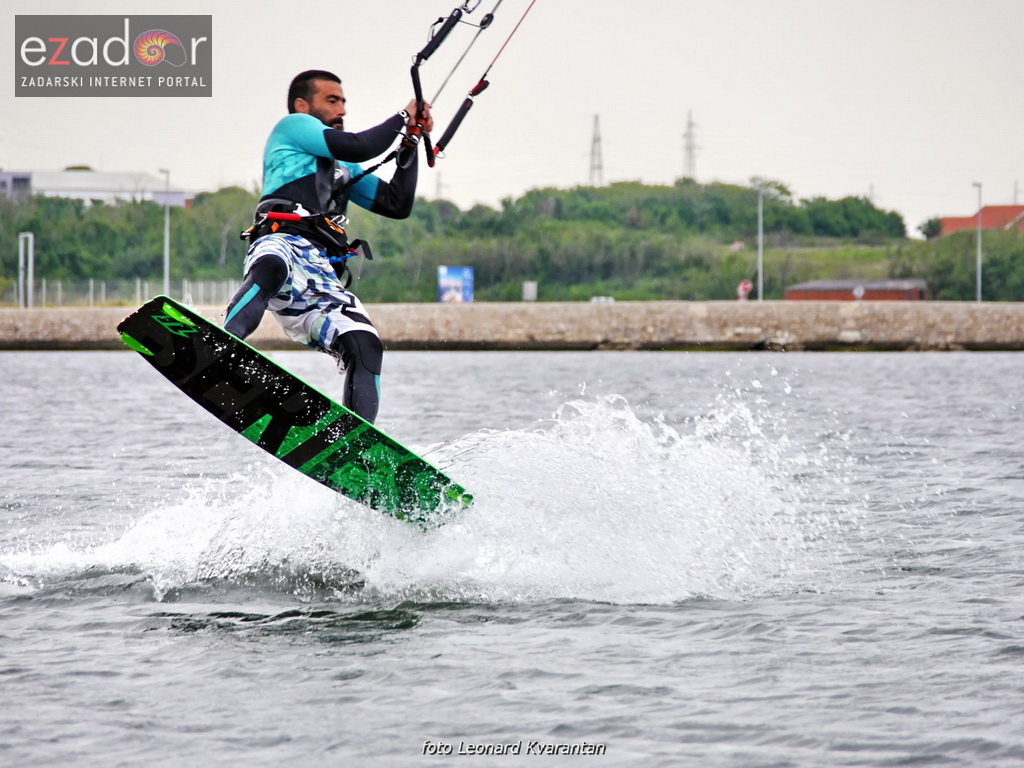 Kiteri guštali u refulima ninske bure Kiteri guštali u refulima ninske bure