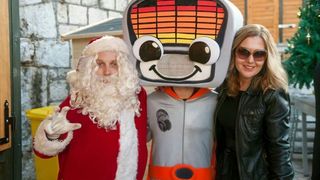 Božićnica na Novom: Radiolino, Djed božićnjak i ekipa Novog radija darivala sugrađane. Foto: Jurica Gašpar