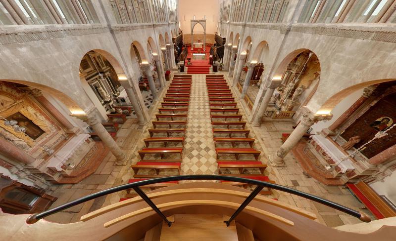 Katedrala sv. Stosije. Danasnja katedrala je trobrodna romanicka gradjevina, ujedno i najveca crkva u Dalmaciji. Unutrasnjost katedrale je monumentalna. Photo: Dino Stanin/PIXSELL