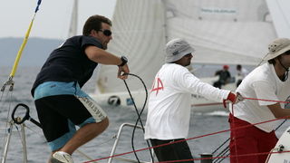 Split, 170909.
Danas je odrzan drugi dan, 23. ACI Match Race, flotnog jedrenja na regatnom polju podno Sustipana.
Na fotografiji: Marin Misura (plava majica).
Foto: Jakov Prkic / CROPIX