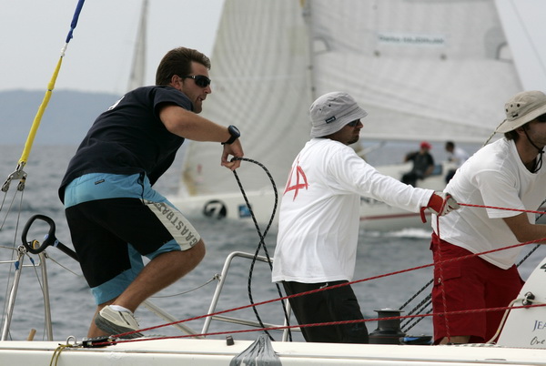 Split, 170909.
Danas je odrzan drugi dan, 23. ACI Match Race, flotnog jedrenja na regatnom polju podno Sustipana.
Na fotografiji: Marin Misura (plava majica).
Foto: Jakov Prkic / CROPIX