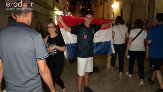 Čudesna noć: Velika fešta ulicama Zadra nakon plasmana Vatrenih u finale SP Čudesna noć: Velika fešta ulicama Zadra nakon plasmana Vatrenih u finale SP