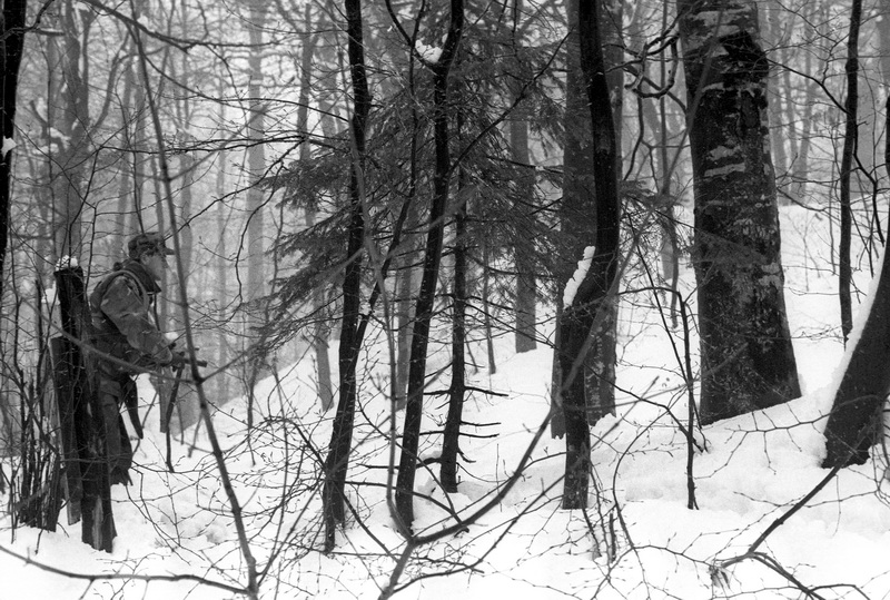 310391. ARHIVSKA FOTOGRAFIJA:
Plitvicka jezera – Akcija pripadnika za posebne namjene hrvatskog MUP-a na sam Uskrs 31.03.1991 kojom je ponovno uspostavljena policijska postaja na Plitvickim jezerima. Okrsaj je trajajo vise sati u kojoj je poginuo redarstv 310391. ARHIVSKA FOTOGRAFIJA:
Plitvicka jezera – Akcija pripadnika za posebne namjene hrvatskog MUP-a na sam Uskrs 31.03.1991 kojom je ponovno uspostavljena policijska postaja na Plitvickim jezerima. Okrsaj je trajajo vise sati u kojoj je poginuo redarstv