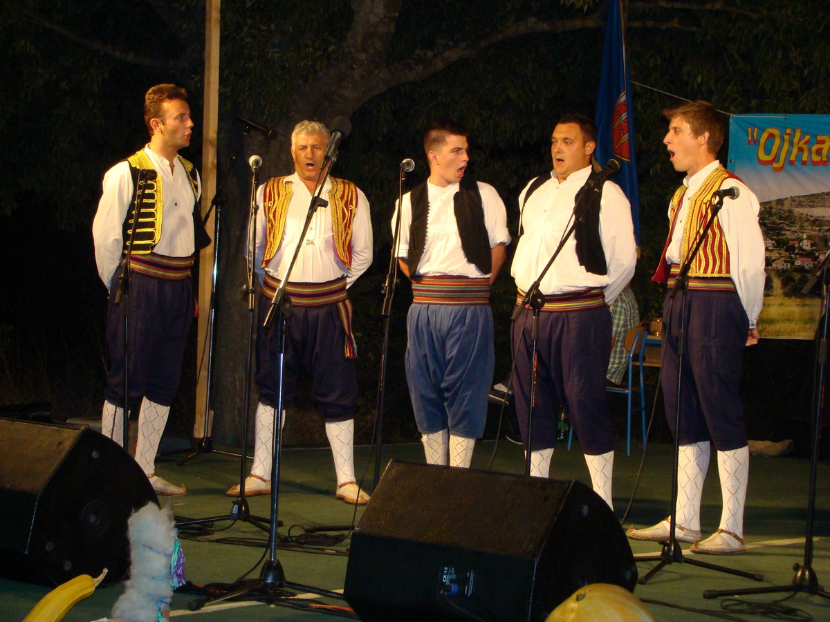Ojkavicu tko želi pivati, u Lišane neka se navrati, foto: Mane Ledenko