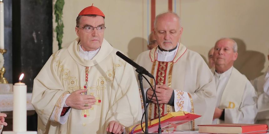 Na gradskom groblju Mirogoj, na svetkovinu Svih svetih, u crkvi Krista Kralja euharistijsko slavlje predvodio je zagrebacki nadbiskup kardinal Josip Bozanic, a pjevao je zbor zupe sv. Nikole Tavelica – Kustosija.