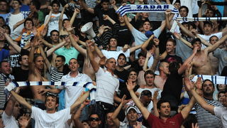 Zadar, 010610. Dvorana Kresimir Cosic u Zadru. Druga finalna utakmica kosarkaskog prvenstva Hrvatske odigrana izmedju KK Zadar i KK Cibona. Na slici: navijaci Zadra Tornado Foto: Andrija Lucic / CROPIX Zadar, 010610. Dvorana Kresimir Cosic u Zadru. Druga finalna utakmica kosarkaskog prvenstva Hrvatske odigrana izmedju KK Zadar i KK Cibona. Na slici: navijaci Zadra Tornado Foto: Andrija Lucic / CROPIX