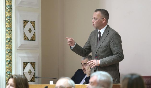 Aktualnim prijepodnevom pocela je sjednica Hrvatskog sabora. Zlatko Hasanbegovic.