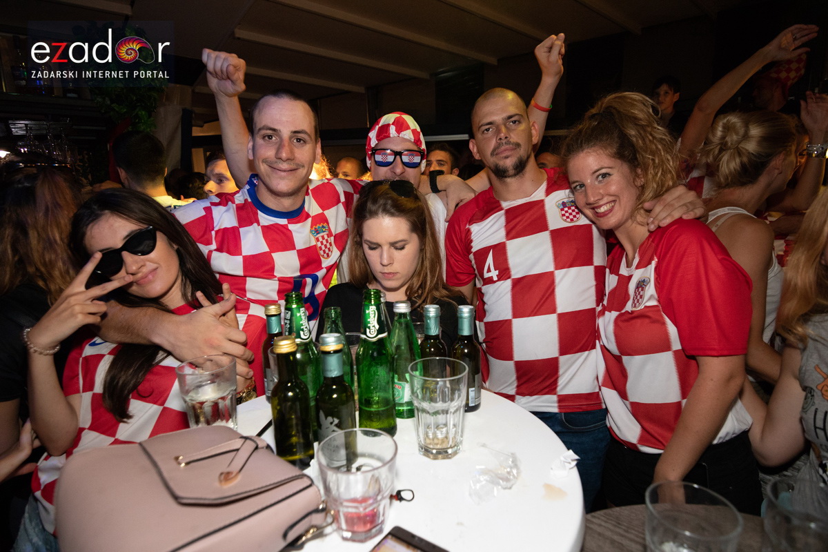 Čudesna noć: Velika fešta ulicama Zadra nakon plasmana Vatrenih u finale SP Čudesna noć: Velika fešta ulicama Zadra nakon plasmana Vatrenih u finale SP