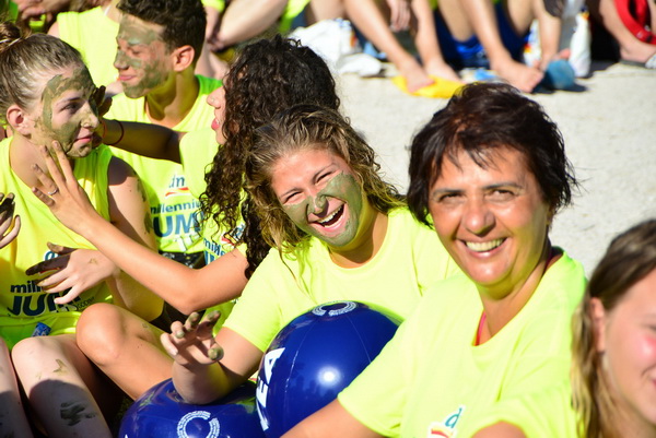 10. dm Millennium Jump na zadarskoj rivi – 3 tisuće skakača poslalo prekrasnu priču u svijet 10. dm Millennium Jump na zadarskoj rivi – 3 tisuće skakača poslalo prekrasnu priču u svijet