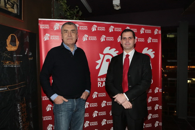 Najslušaniji radio u Hrvatskoj sinoć je u zagrebačkom Green Goldu proslavio 16. rođendan! Uz najbolju domaću glazbu, velika obitelj Narodnog radija priredila je feštu za pamćenje, a rođendansku čestitku uz pjesmu točno u ponoć uputili Tatjana Jurić i Davo Najslušaniji radio u Hrvatskoj sinoć je u zagrebačkom Green Goldu proslavio 16. rođendan! Uz najbolju domaću glazbu, velika obitelj Narodnog radija priredila je feštu za pamćenje, a rođendansku čestitku uz pjesmu točno u ponoć uputili Tatjana Jurić i Davo