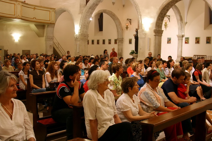 Sv. Frane: Predstavljanje CD-a zbora bogoslova Franjevačke provincije Sv. Frane: Predstavljanje CD-a zbora bogoslova Franjevačke provincije