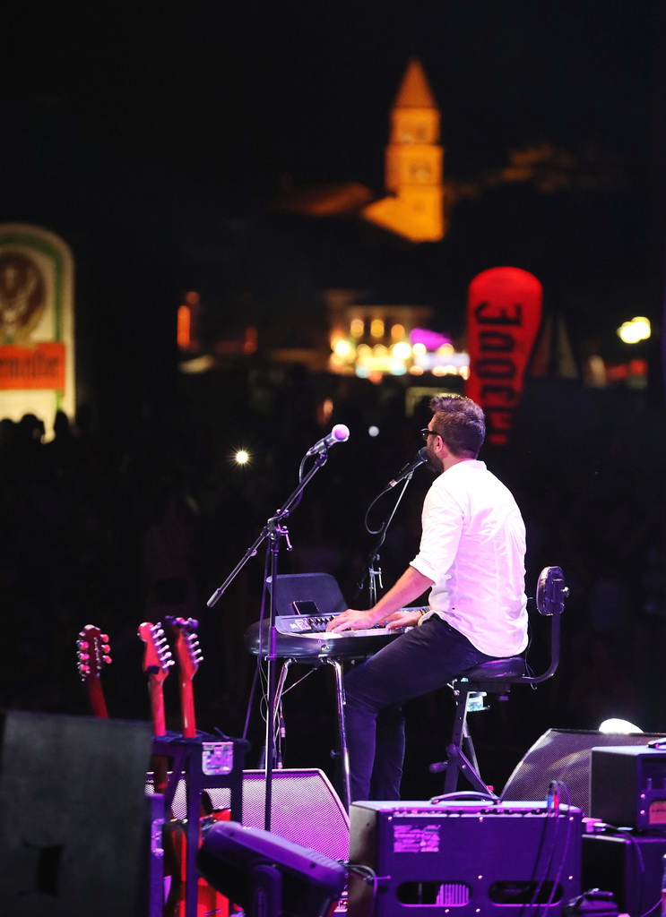 Fenomenalni Petar Grašo raspjevao i rasplesao Biograd Fenomenalni Petar Grašo raspjevao i rasplesao Biograd