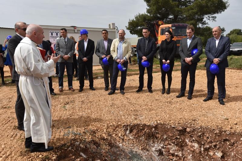 Biograd na Moru: Postavljen kamen temeljac za zabavni park Mirnovec. Foto: Dino Stanin/PIXSELL Biograd na Moru: Postavljen kamen temeljac za zabavni park Mirnovec. Foto: Dino Stanin/PIXSELL