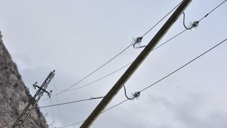 Karlobag: Srušeni stupovi niskonaponske mreže, Foto: Dino Stanin/PIXSELL Karlobag: Srušeni stupovi niskonaponske mreže, Foto: Dino Stanin/PIXSELL